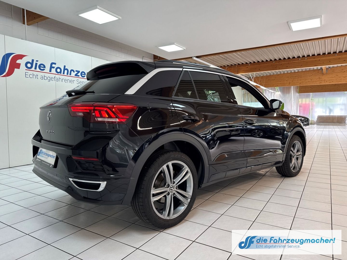 Fahrzeugabbildung Volkswagen T-Roc R-LINE Sportpaket ab.AHK Navi Digi.Cockpit