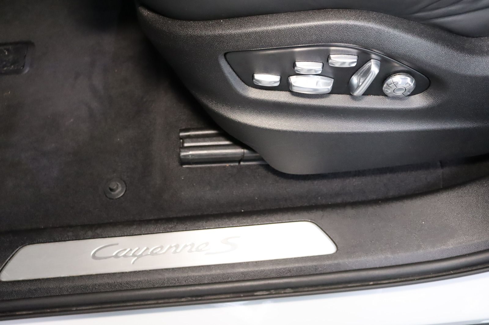 Fahrzeugabbildung Porsche Cayenne S * HUD * Lenkradhzg. * Memory * 360°