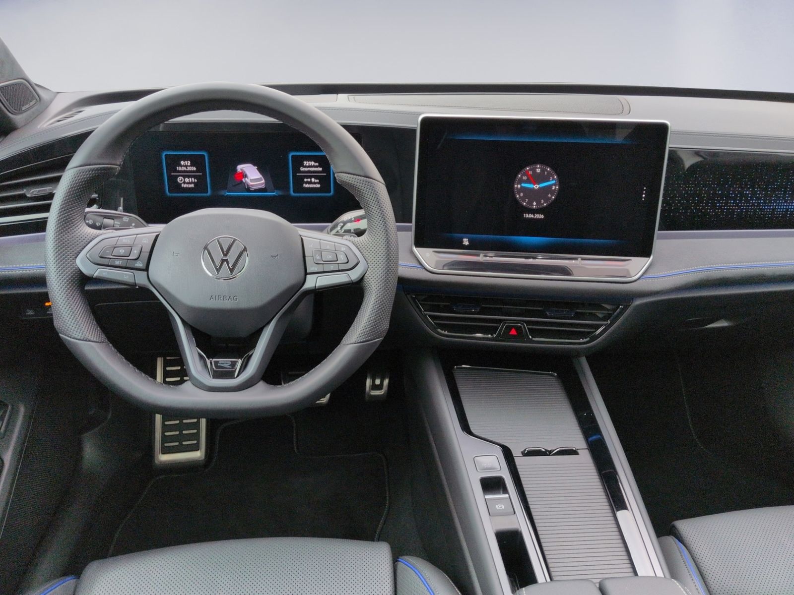 Passat R-Line 2.0 TDI 4MO DSG STHZ+PANO+AHK+