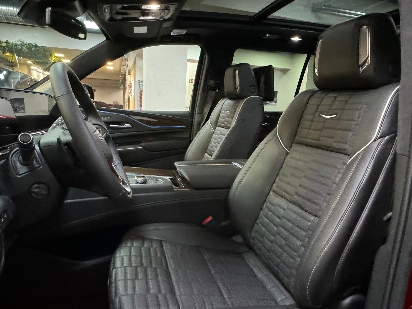 Fahrzeugabbildung Cadillac ESCALADE SPORT-PLATINUM 6.2 V8 -NIGHT VISiON 3 J