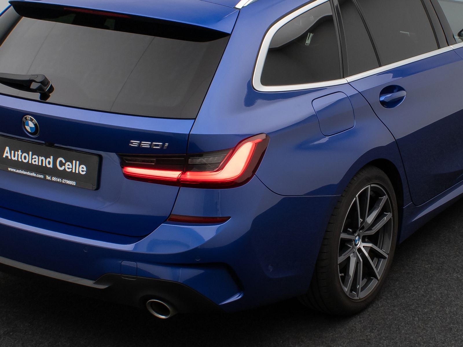 Fahrzeugabbildung BMW 320i M Sport Panorama Kamera HUD DAB HiFi Laser