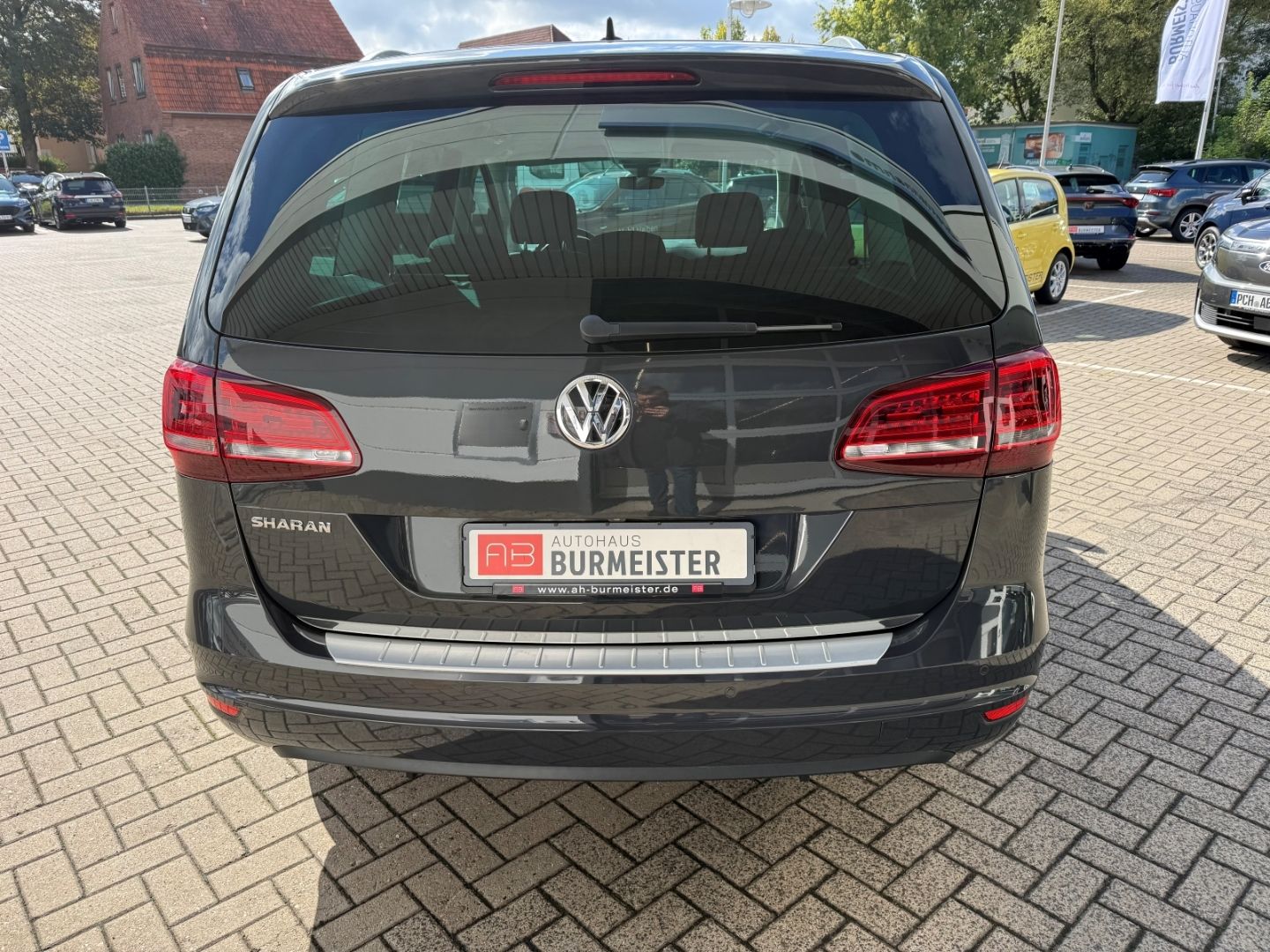 Fahrzeugabbildung Volkswagen Sharan Active Comfortline ACC SHZ Navi Dynau Bi-