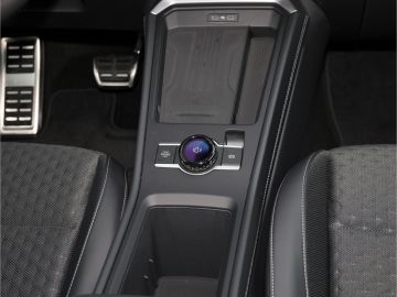 Volkswagen T-Roc R-Line 1.5 eTSI DSG AHK Kamera LED