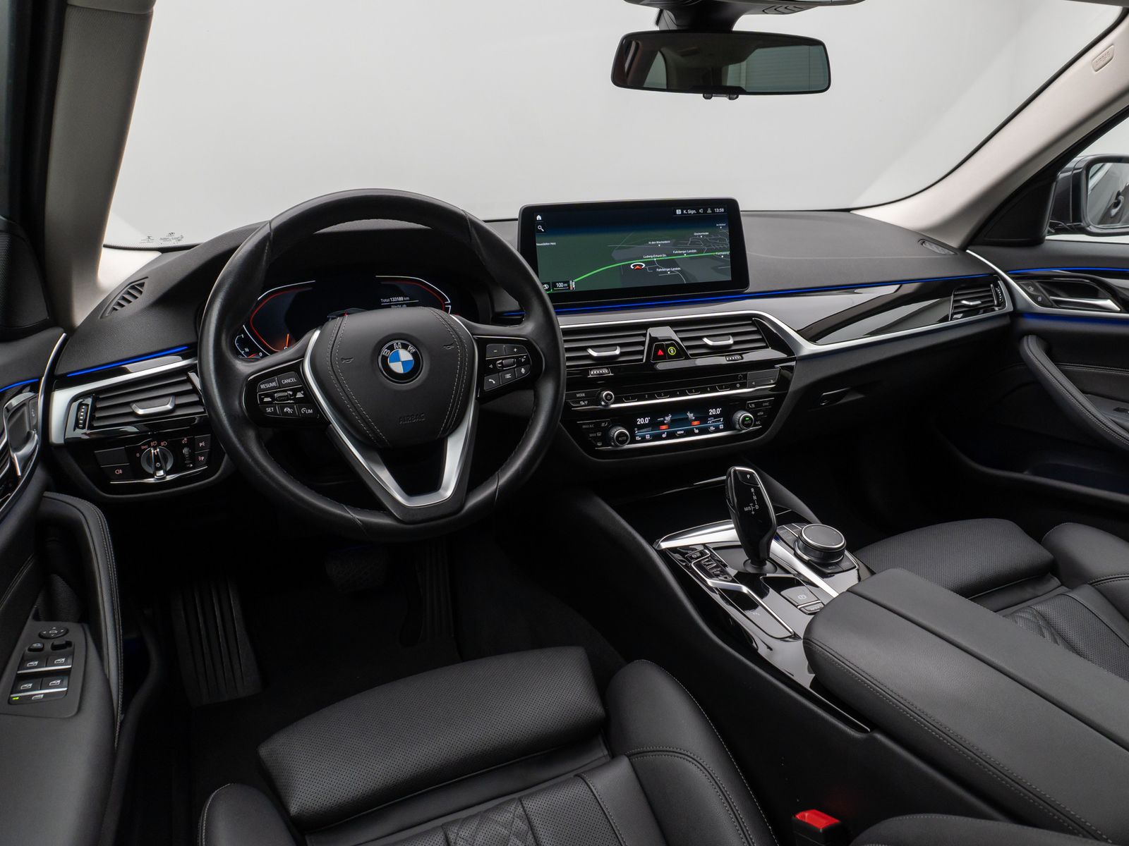 Fahrzeugabbildung BMW 520d Kamera Laser HUD DAB HiFi Stop&Go AHK Sport