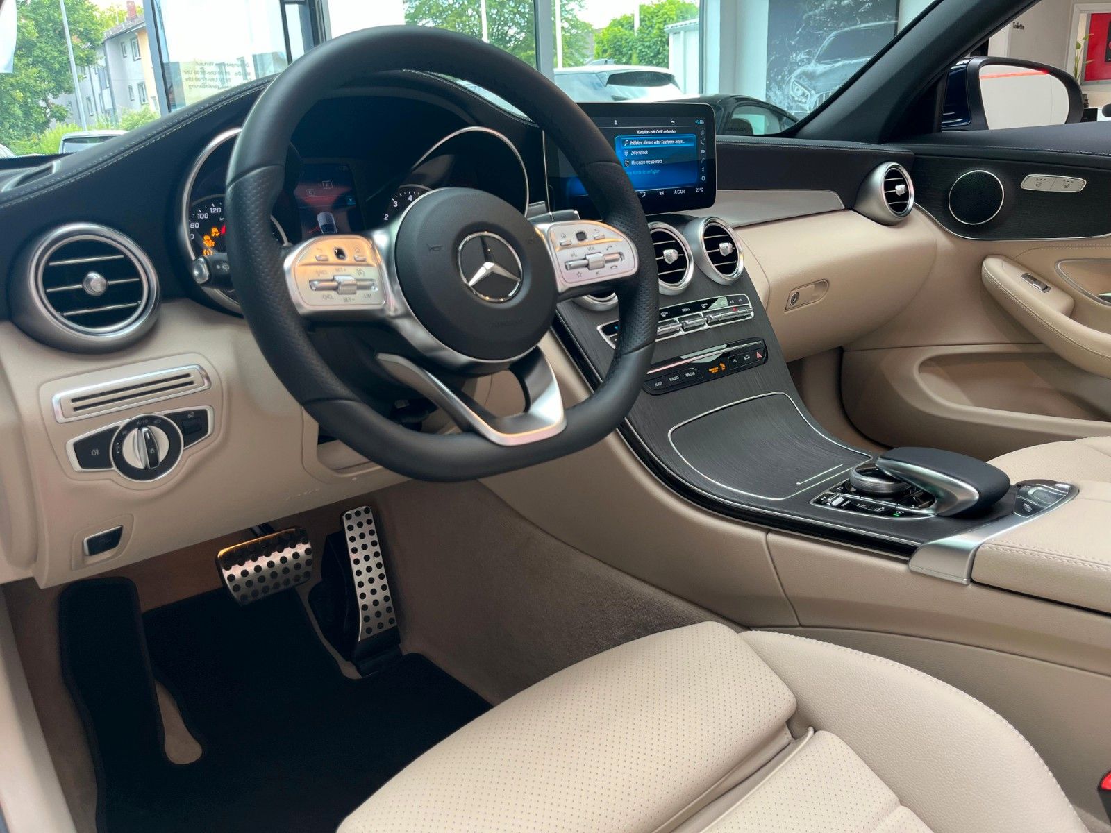 Fahrzeugabbildung Mercedes-Benz C 200 Cabrio AMG-Line*Airscarf*Park-Paket*