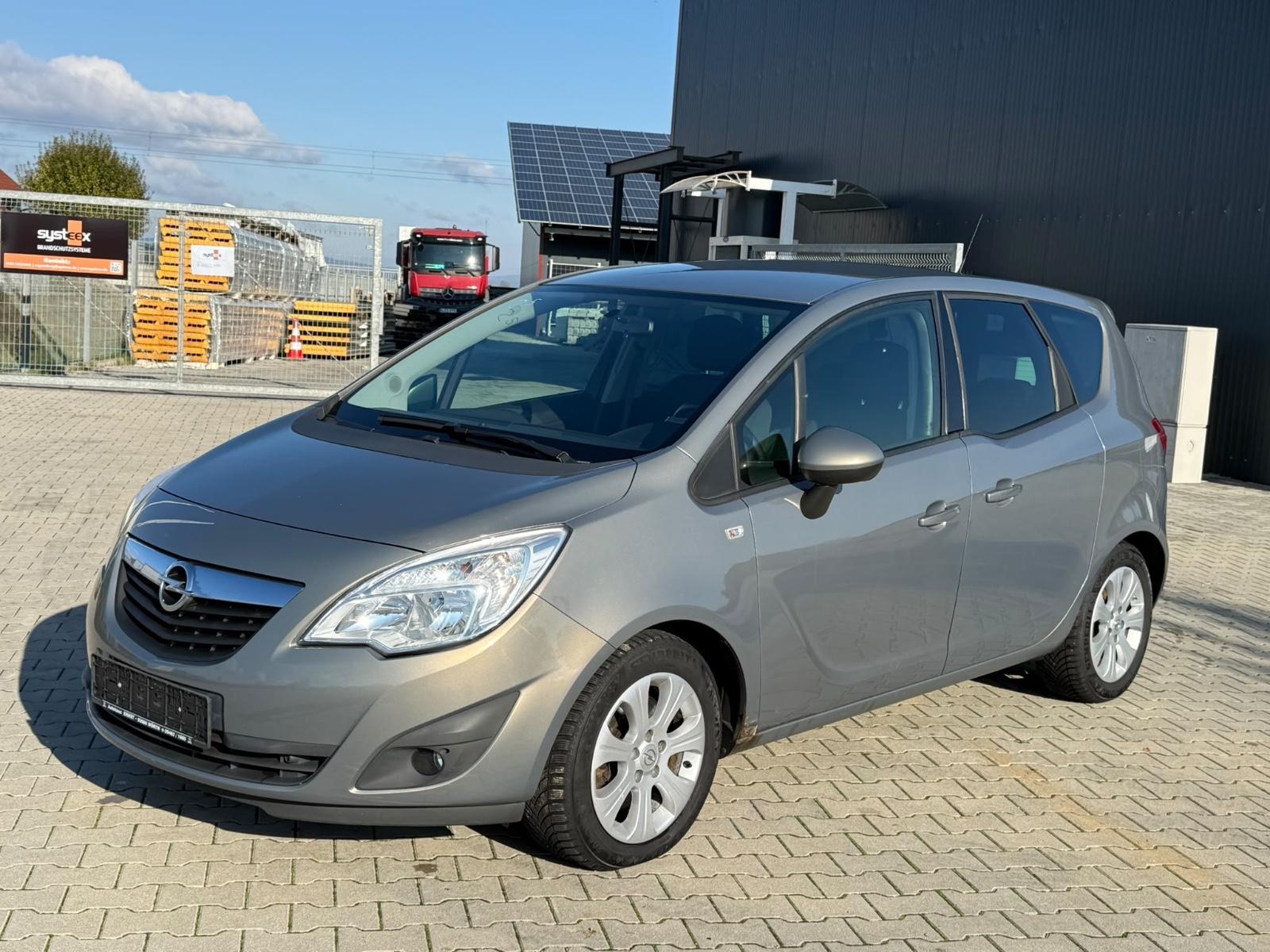 Opel Meriva 2012 — rear view