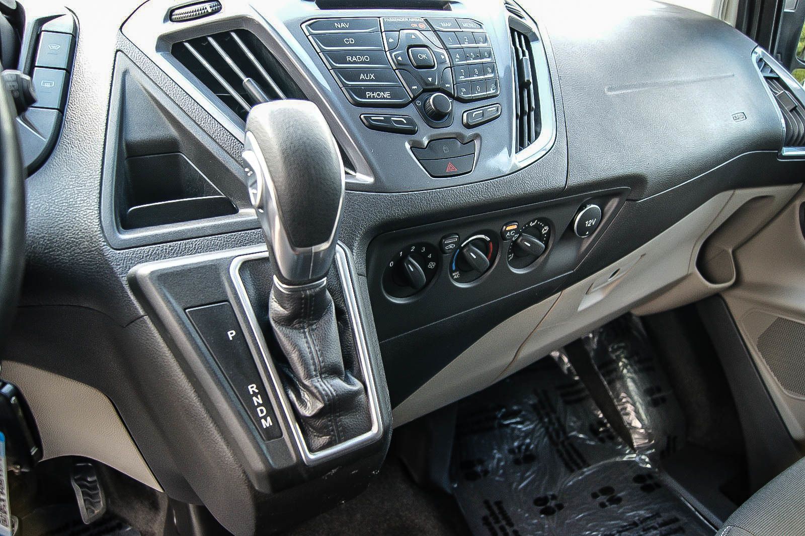 Fahrzeugabbildung Ford Tourneo Custom 2.0TDCi Auto 8-SITZE NAVI 1.HAND