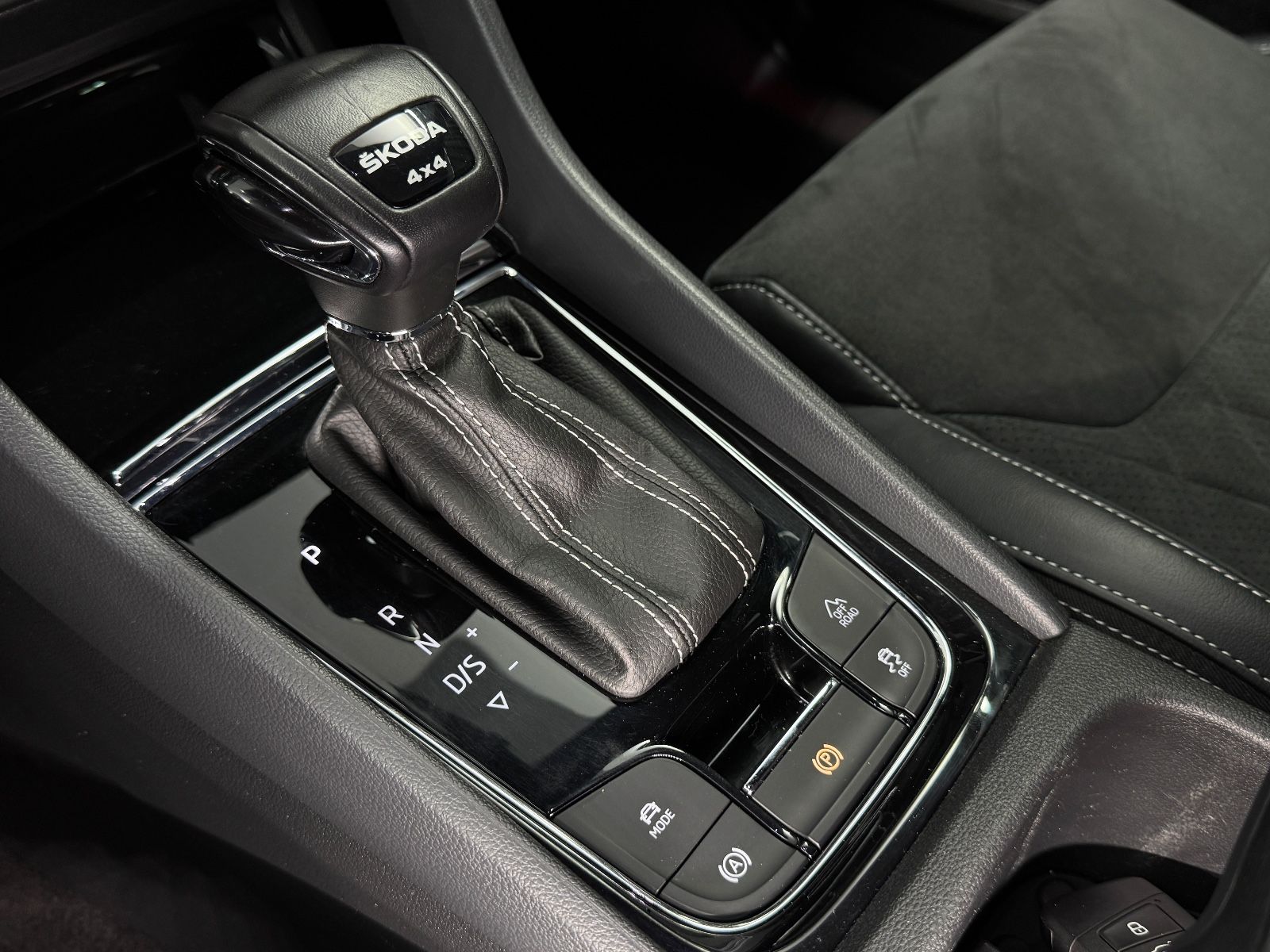 Fahrzeugabbildung SKODA Kodiaq Sportline 4x4|DSG|7-SITZER|AHK|ACC