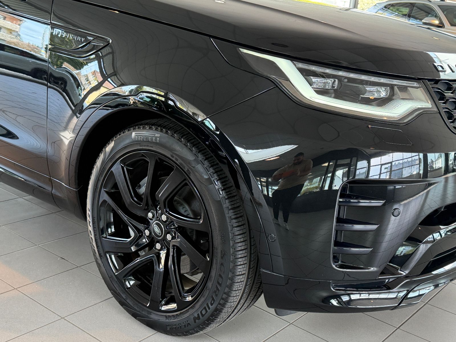 Fahrzeugabbildung Land Rover Discovery 5 R-Dynamic SE AWD/7-SITZER/360''KAM