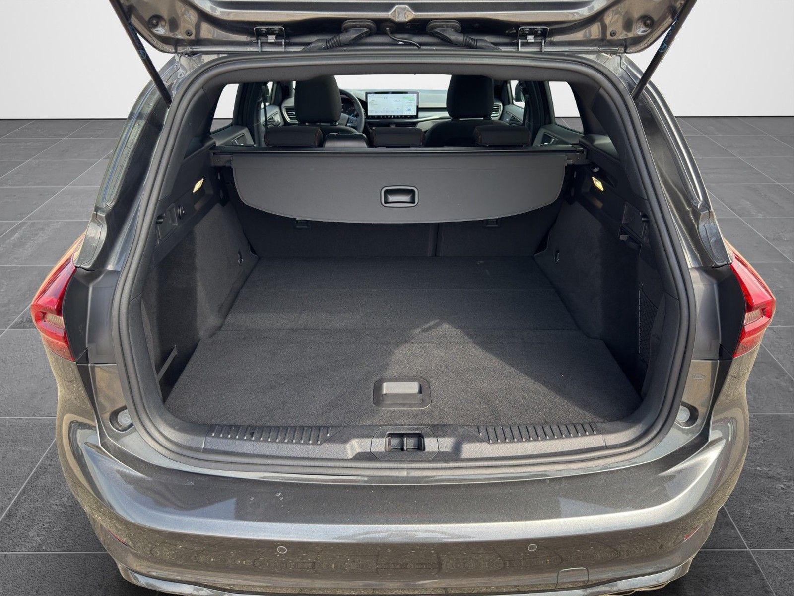 FORD Focus Turnier 1.0 ST-LINE AUTOMATIK / NAVI / AHK - Image 16