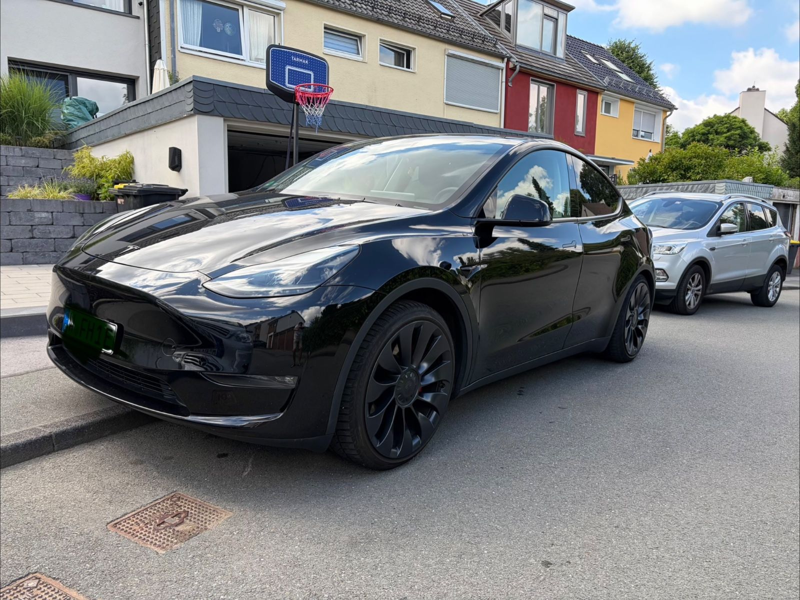 TESLA Model Y Performance Dual Motor AWD Performance