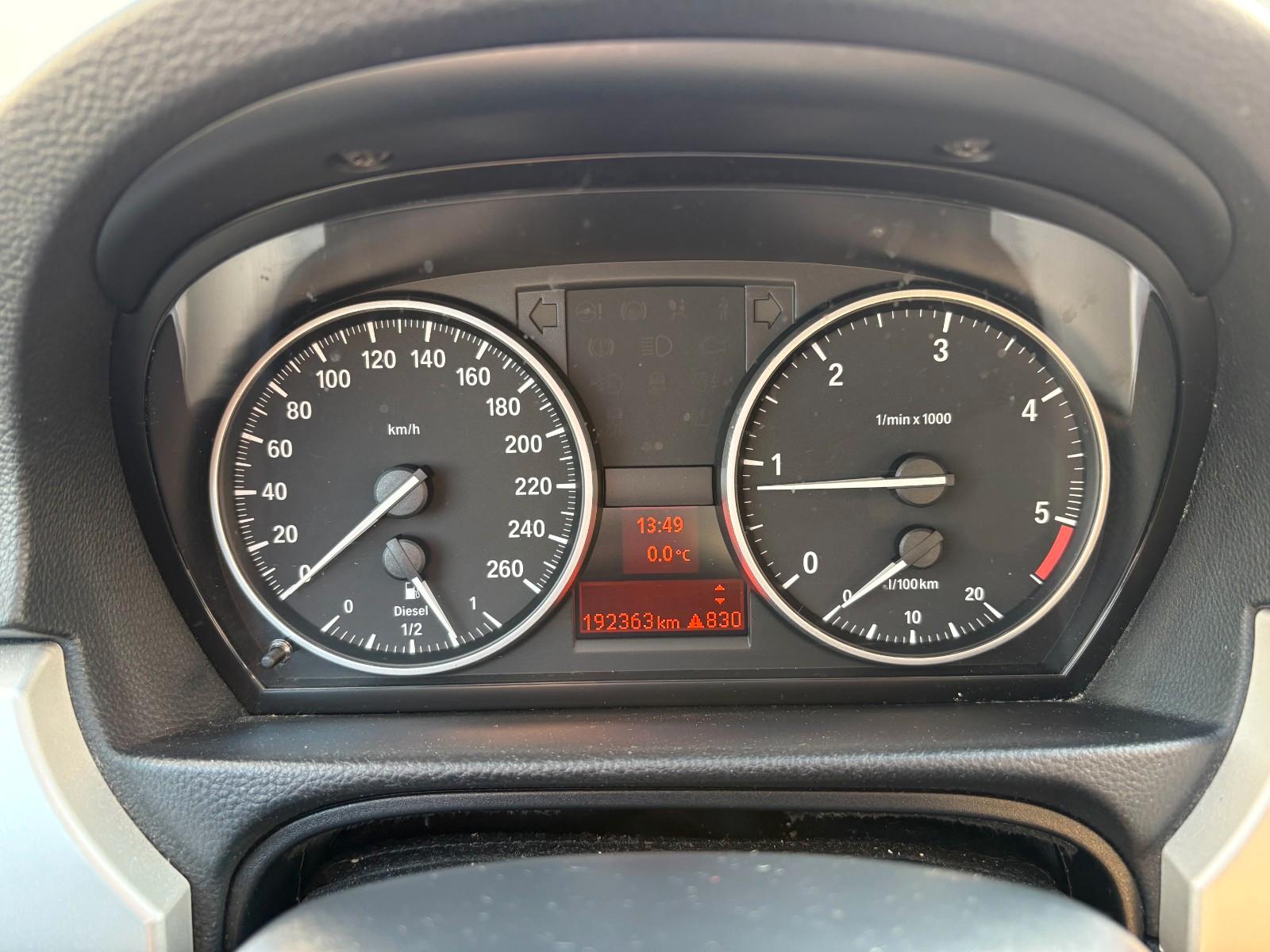 BMW 318 2012 — photo 13