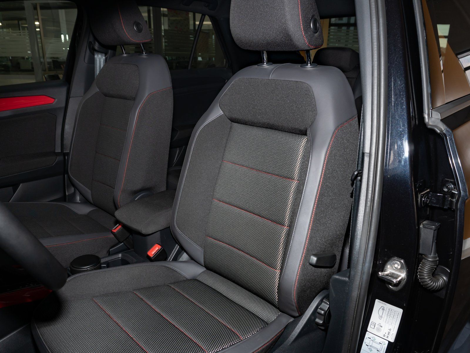Fahrzeugabbildung Volkswagen T-Roc Sport 4Motion TDI DSG *AHK*Cam*Navi*LED*