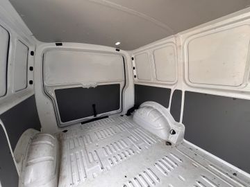 Volkswagen T6 Transporter - 11