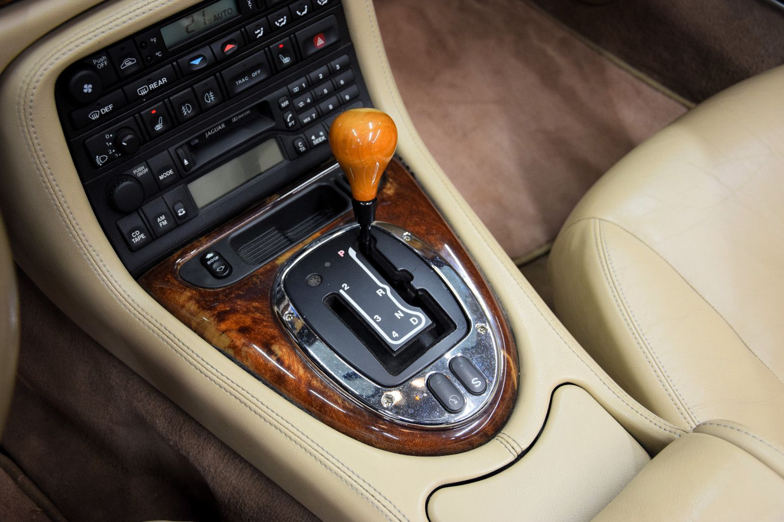 Fahrzeugabbildung Jaguar XKR Convertible Sitzh. Klimaaut. Alpine Tempomat