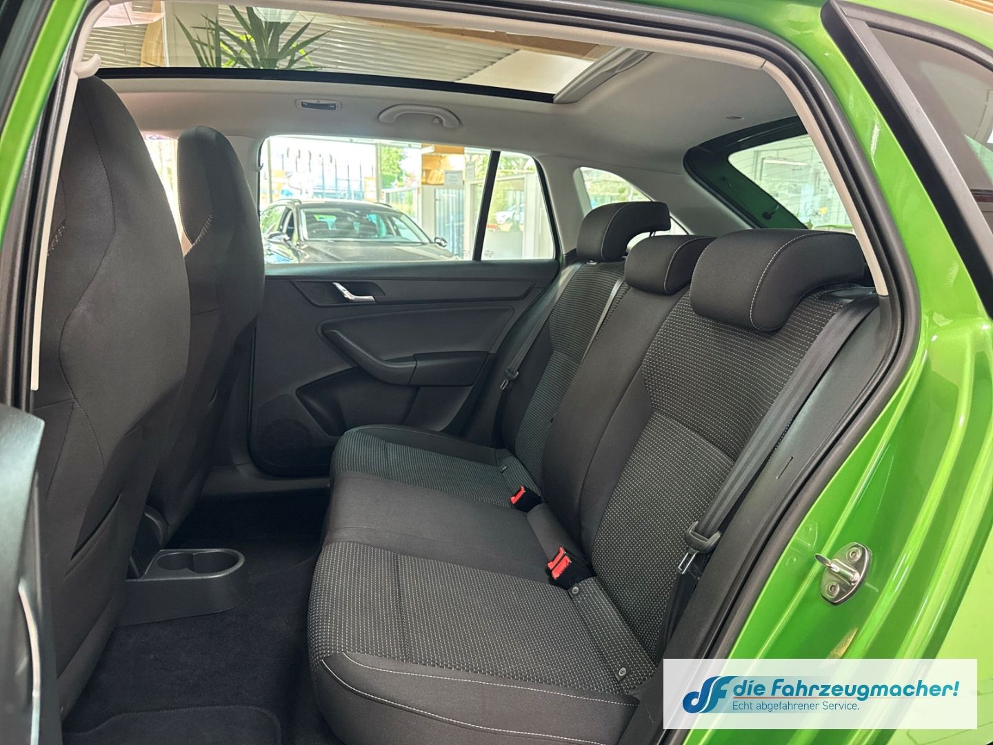 Fahrzeugabbildung SKODA Rapid Spaceback StylePlus 1.2 TSI Panorama Xenon