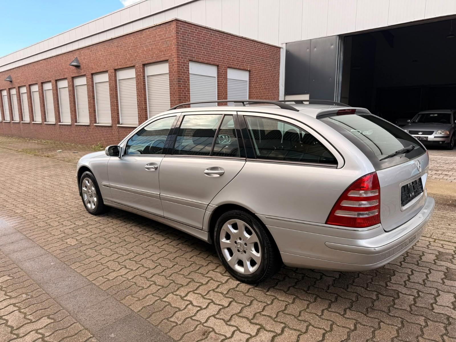 Mercedes-Benz C200 2006 — photo 11