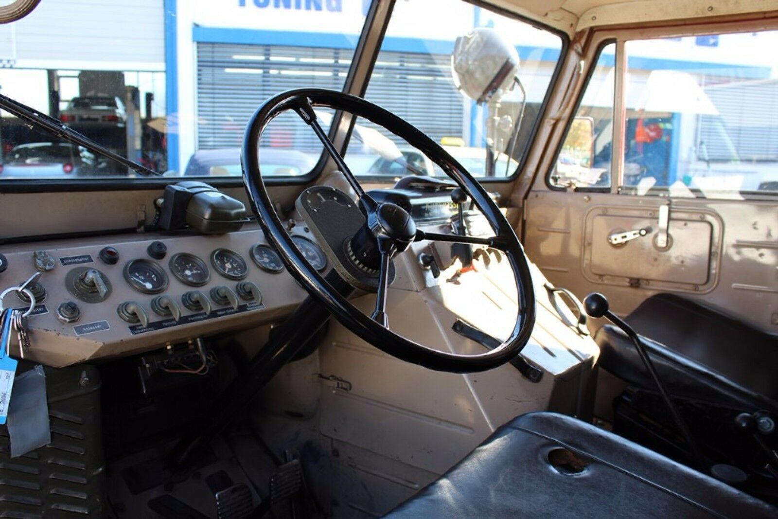 Fahrzeugabbildung Mercedes-Benz UNIMOG Tanklöschfahrzeug TLF8/8 S/404.1