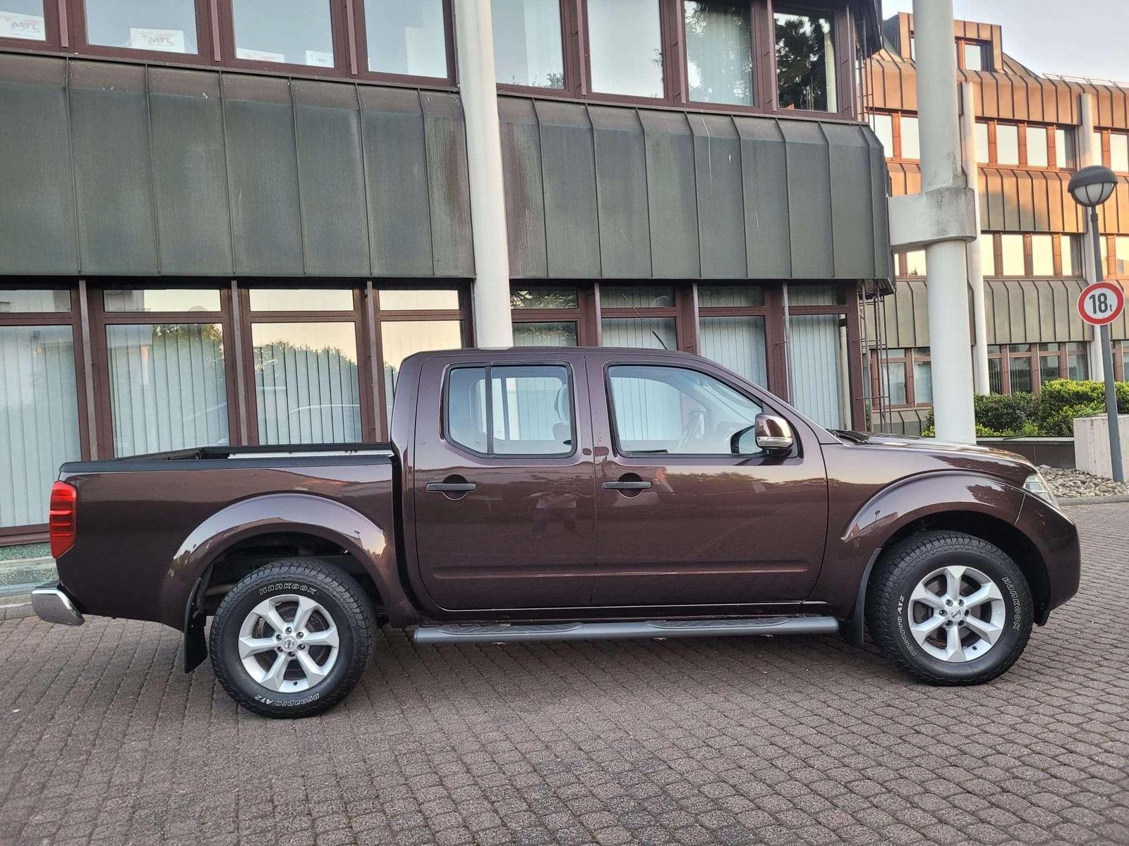 NISSAN NAVARA 2.5 dCi 190ch 4X4 - DOUBLE CAB - ATTELAGE - CLIM BIZONE - SIÈGES CHAUFFANTS - RÉGULATEUR DE VITESSE