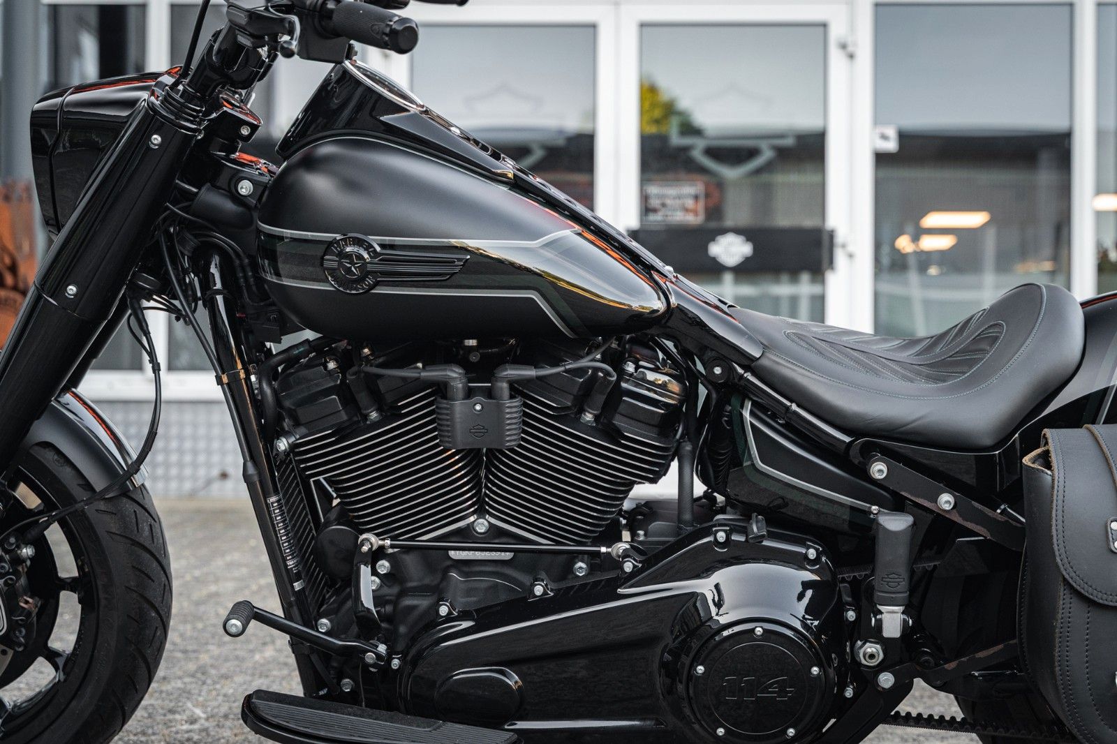 Fahrzeugabbildung Harley-Davidson DARK FAT BOY FLFBS 114 MY23 -JEKILL&HYDE-