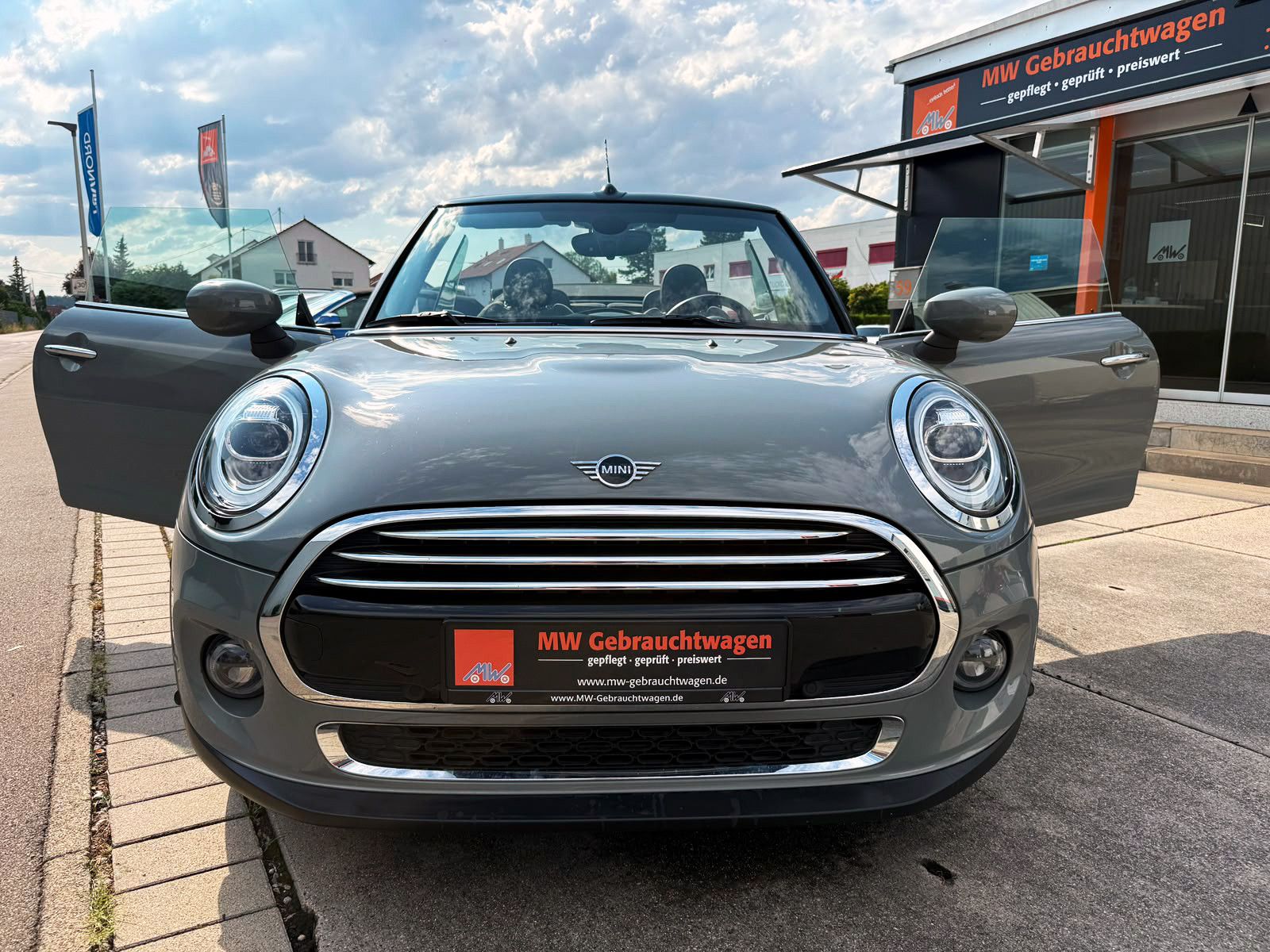 Fahrzeugabbildung MINI Cooper Cabrio Steptr. PDC KAM NAV LED TEMP SHZ