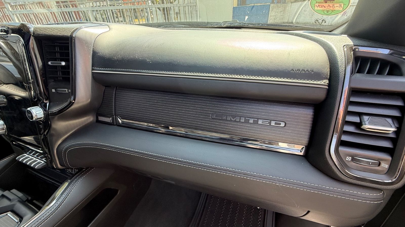 Fahrzeugabbildung Dodge RAM Limited Night Edition RAM BOX