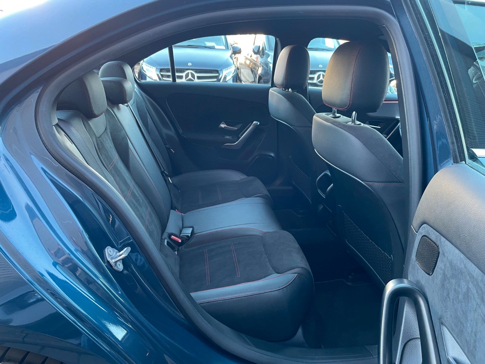 Fahrzeugabbildung Mercedes-Benz A 250e Limo+AMG+Ambiente+RFK+19Zoll+MBUX+LED+