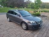 Toyota Avensis Combi 1,8-l-VVT-i Team m. AHK - Toyota Avensis aus 2008: Kombi