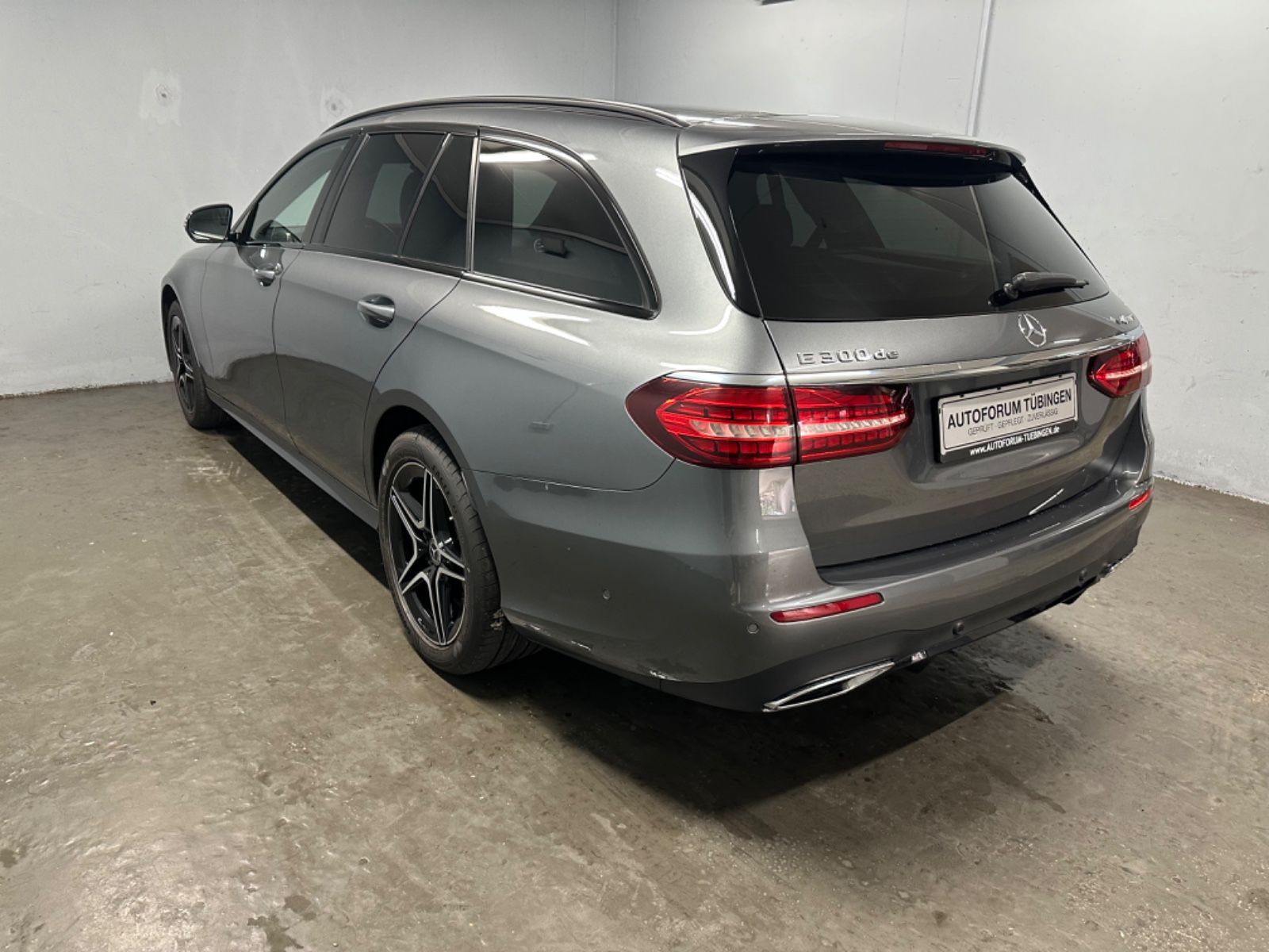 Fahrzeugabbildung Mercedes-Benz E 300 de 4MATIC T *AMG-LINE*PANORAMA*AHK*SOUNDSY