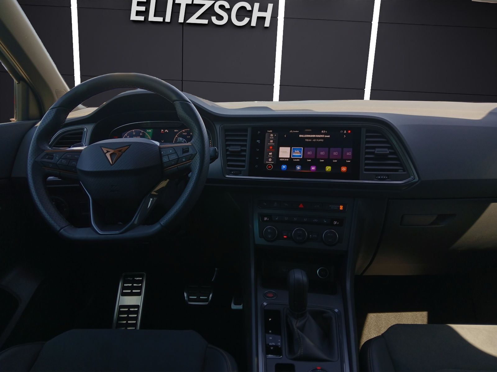 Fahrzeugabbildung SEAT Ateca TSI DSG AHK LED Navi AID ACC 360° 19"