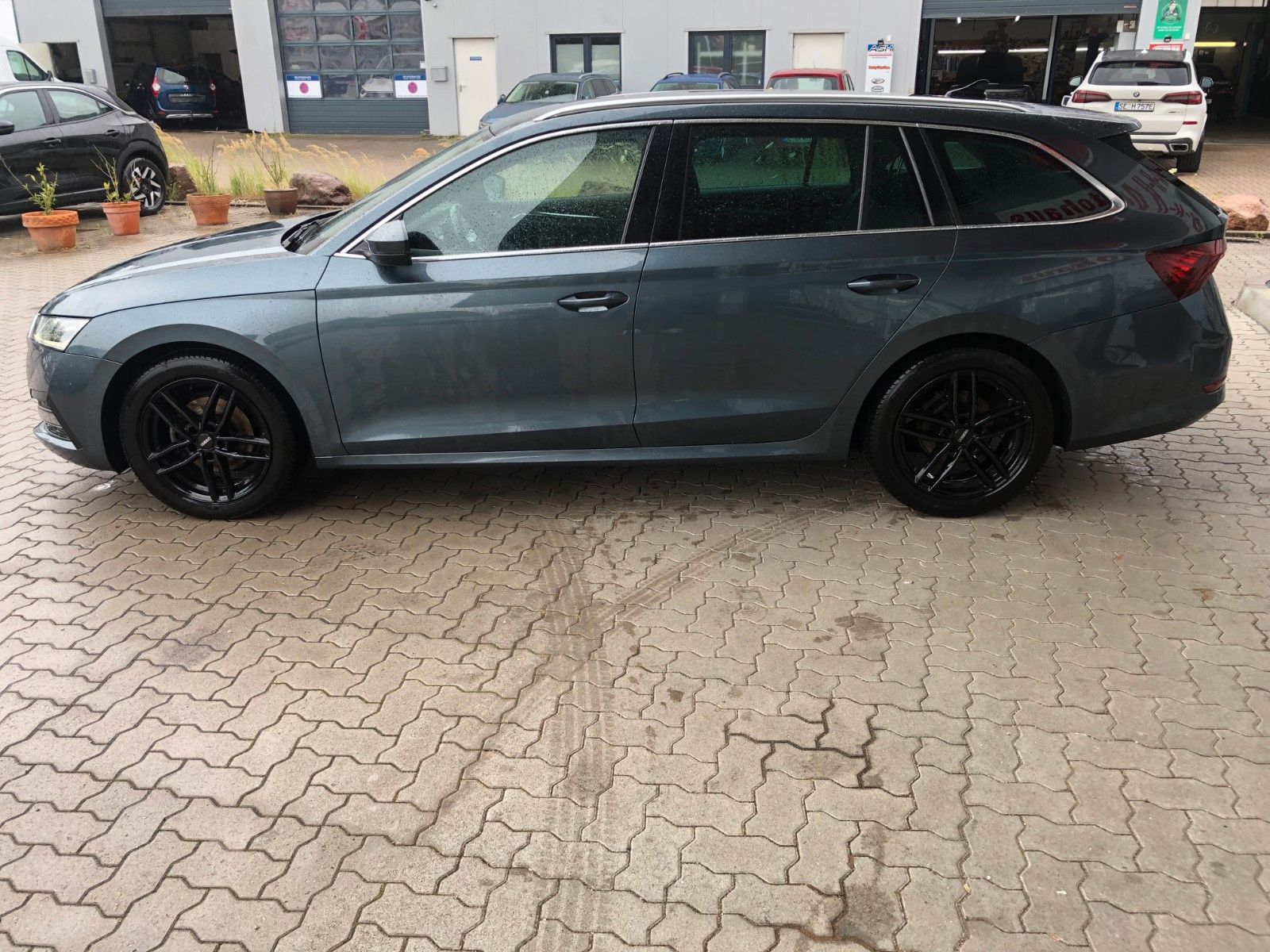 Fahrzeugabbildung SKODA Octavia Combi First Edition