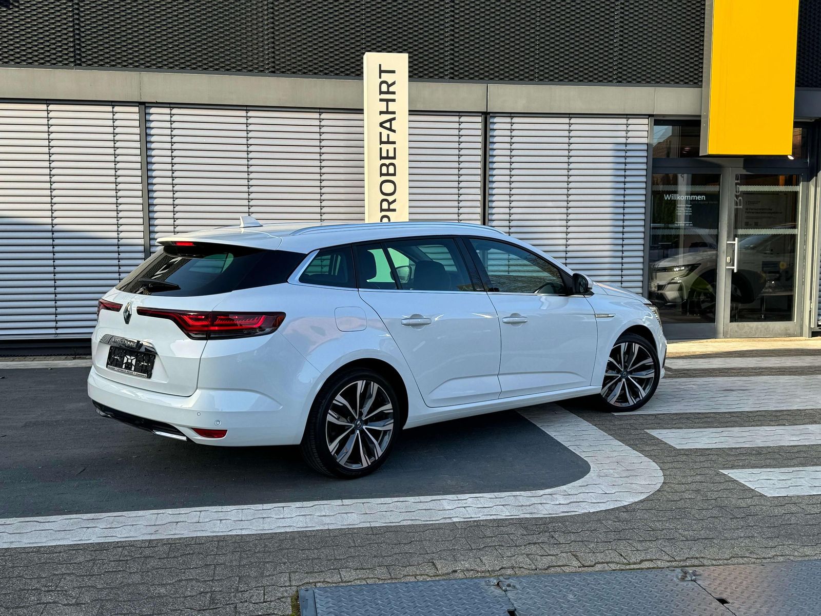 Fahrzeugabbildung Renault Megane Grandtour Intens  Plug-In Hybrid 160