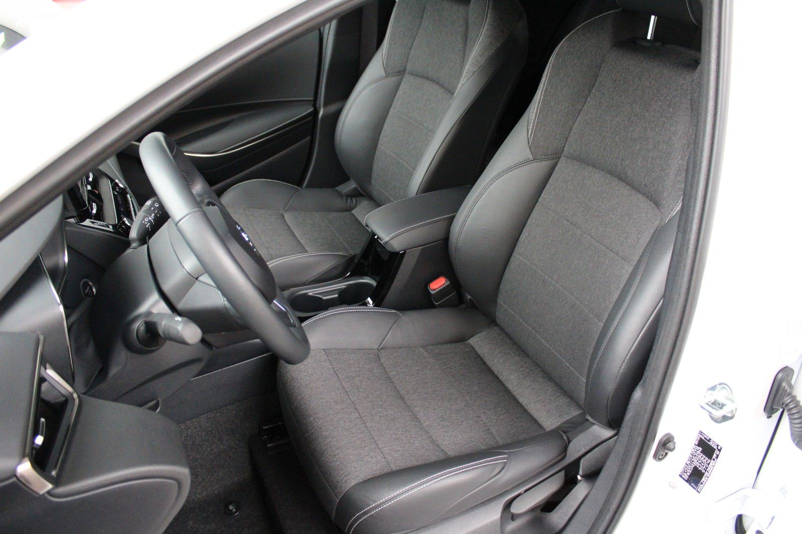 Fahrzeugabbildung Toyota Corolla 1.8 Hybrid Team D