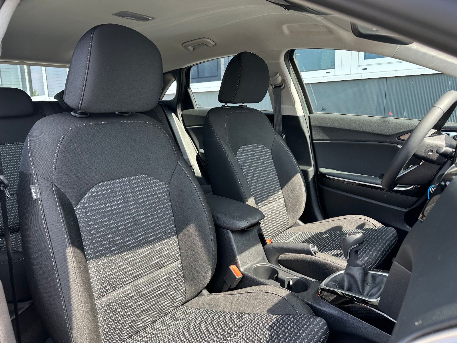 Fahrzeugabbildung Kia cee'd / Ceed  1.5 T-GDI MT VISION NAVI KOMF+