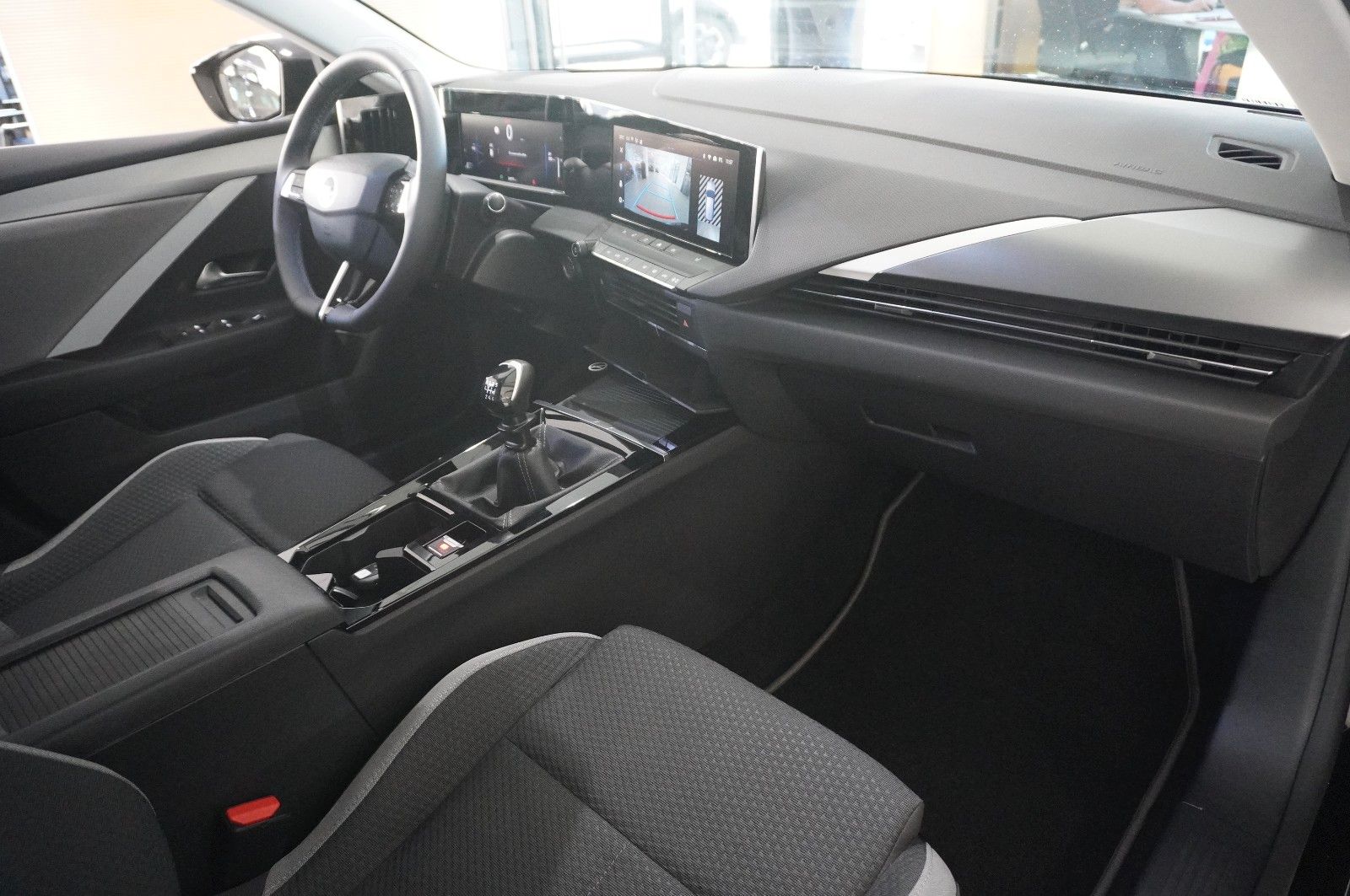 Fahrzeugabbildung Opel Astra L ST 1.2T  LED/NAVI/SHZ/ALU16/KAMERA/ALLWE