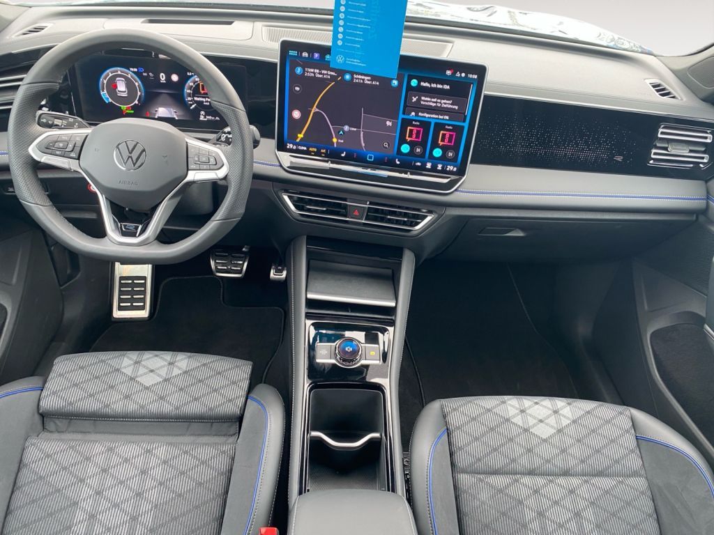 Fahrzeugabbildung Volkswagen Tiguan 1.5 eTSI DSG R-Line AHZV IQ Matrix Navi