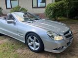 Mercedes-Benz SL 300 - - silberne Mercedes-Benz SL-Klasse