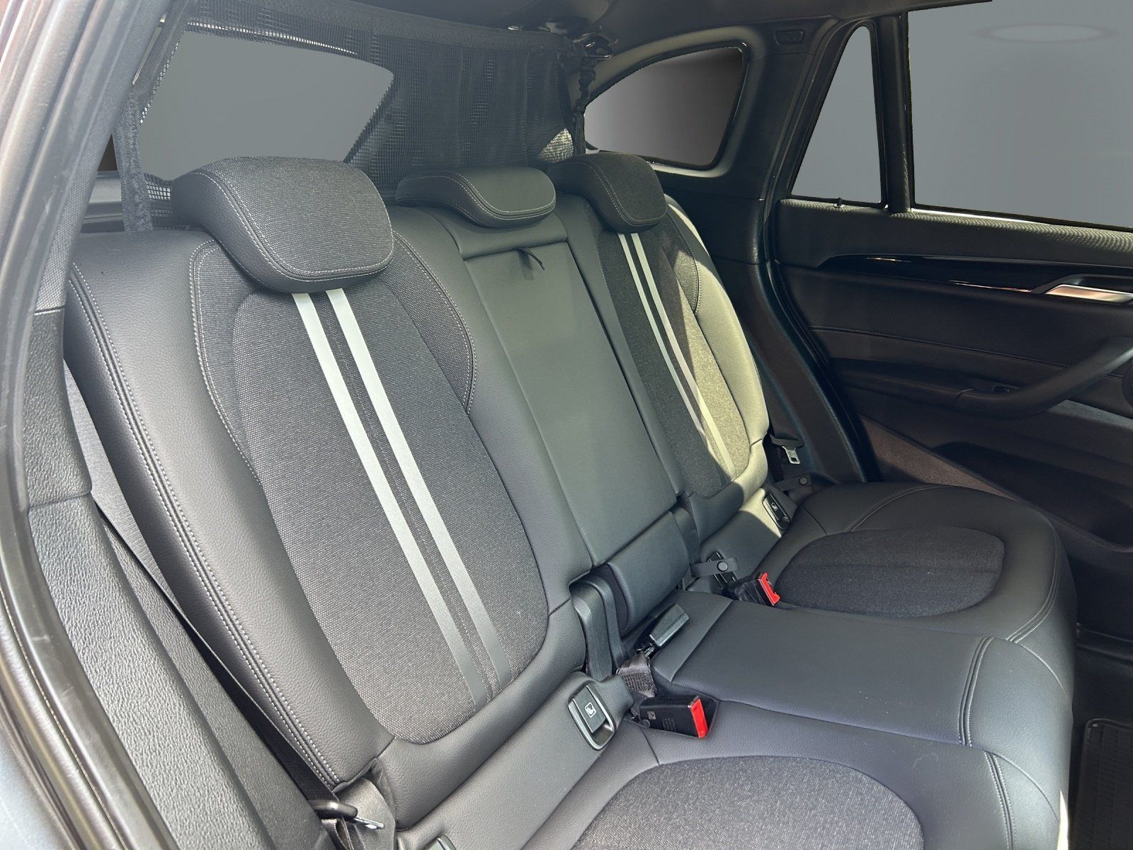 Fahrzeugabbildung BMW X1 xDrive25e Sport Line/PANO-DACH/NAVI+/KAMERA/