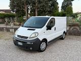 Opel Vivaro 27 2.0i 16V PC-TN Furgone - Opel Vivaro mit Benzin-Antrieb