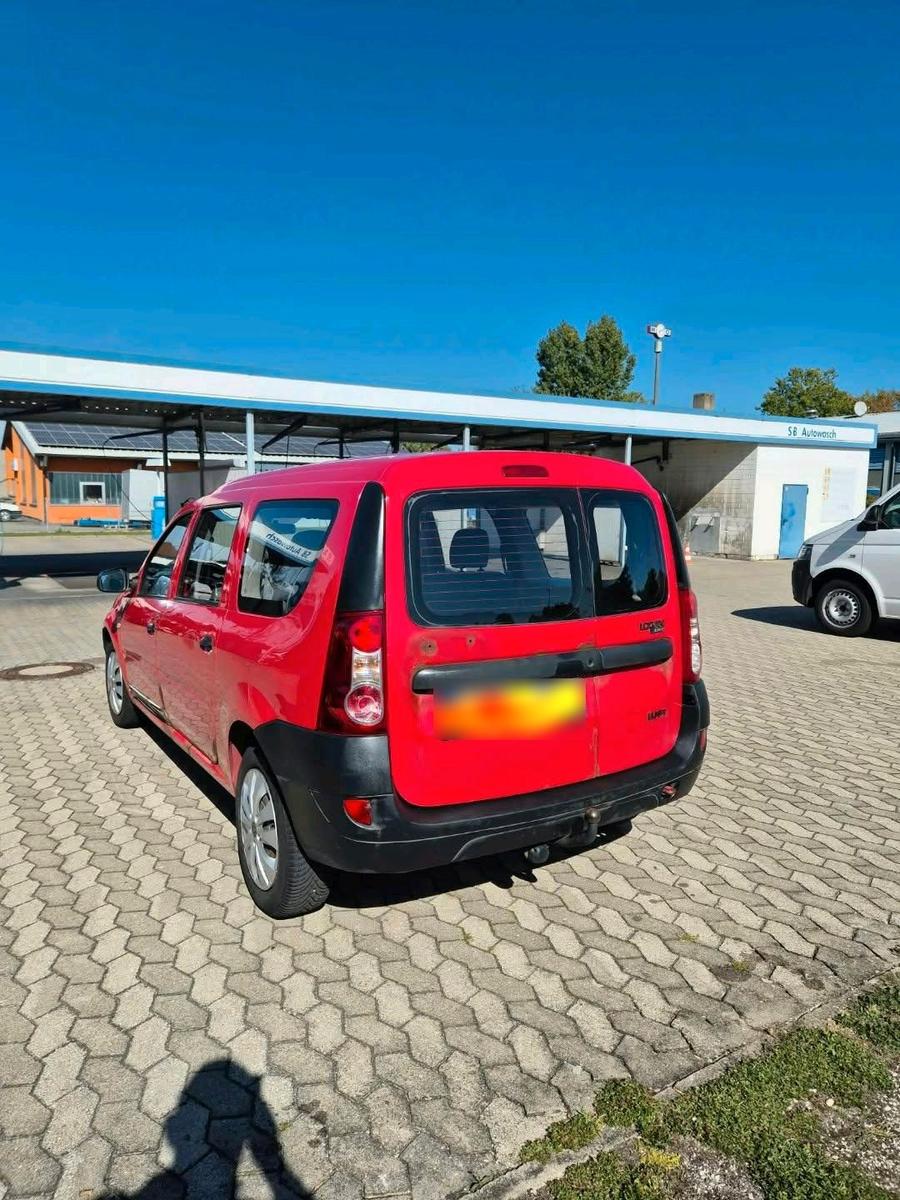 Dacia Logan 2010 — вигляд ззаду