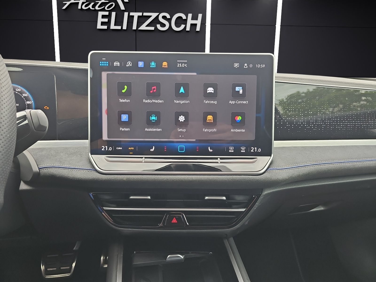Fahrzeugabbildung Volkswagen Passat TDI DSG R-Line Black Style MATRIX ACC DCC