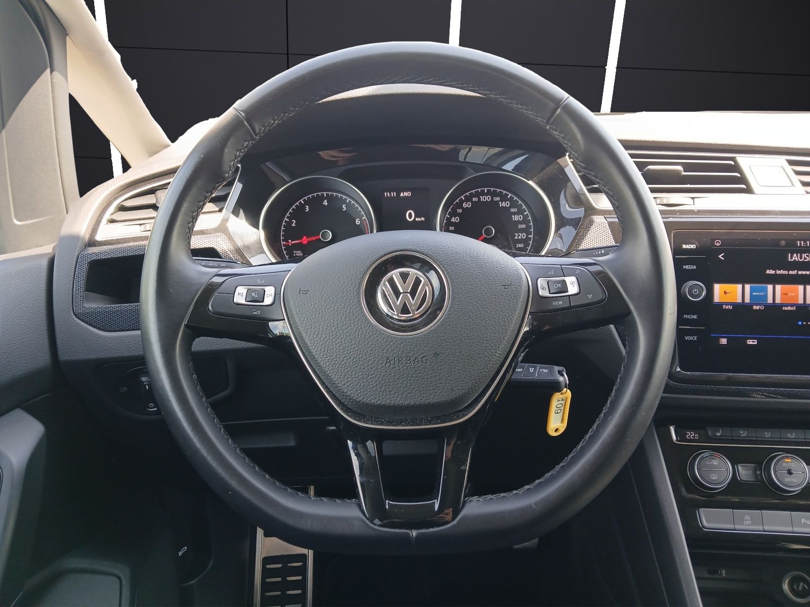 Fahrzeugabbildung Volkswagen Touran TSI United 7-Si Navi PDC SH LM