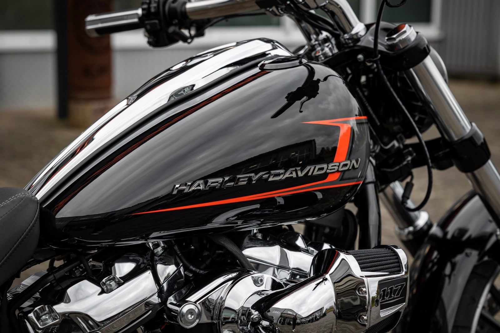 Fahrzeugabbildung Harley-Davidson FXBR Breakout 117 cui MY24 - JEKILL & HYDE