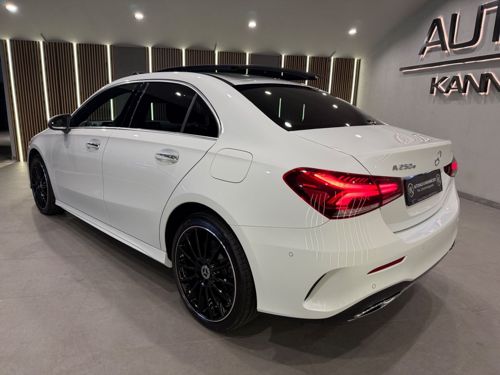 Mercedes-Benz A 250e AMG STYLE*PANO*LED MULTIBEAM*RFK360°* imagem 3