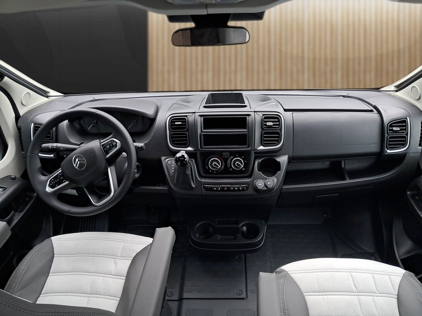 Fahrzeugabbildung Sunlight Adventure T 66S Automatik, Dörr Edition, TV