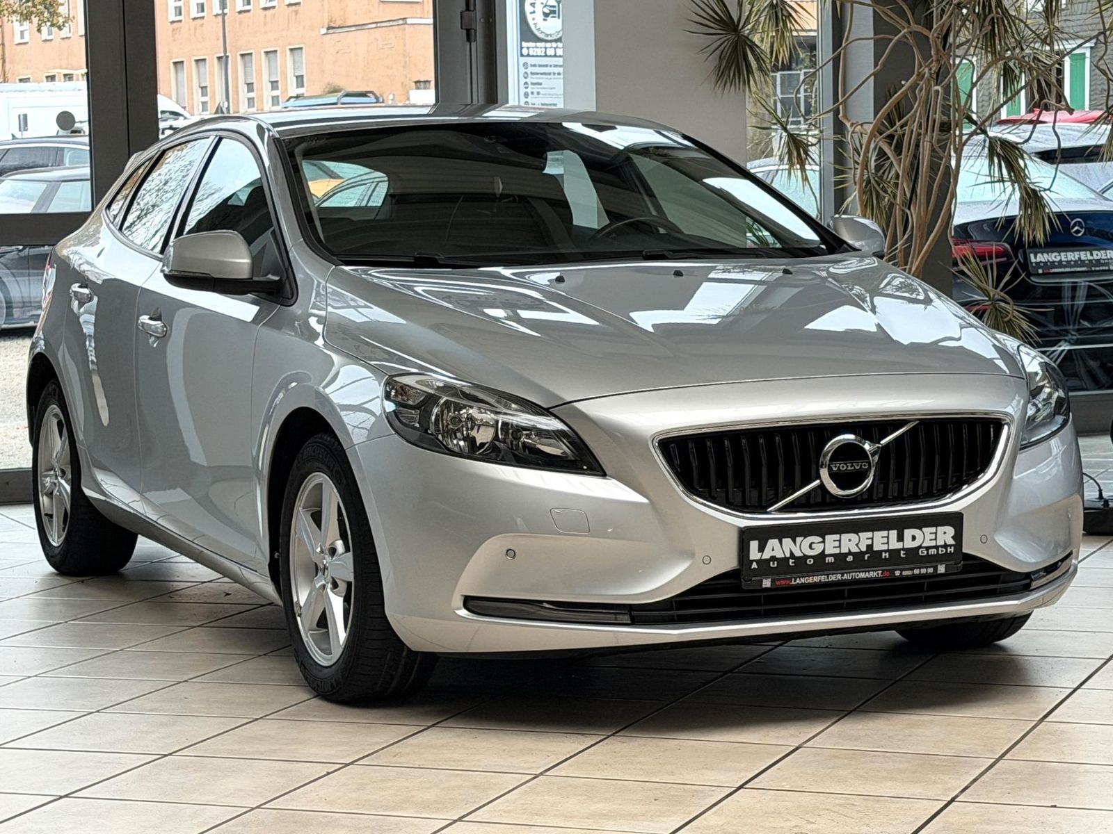 VOLVO V40