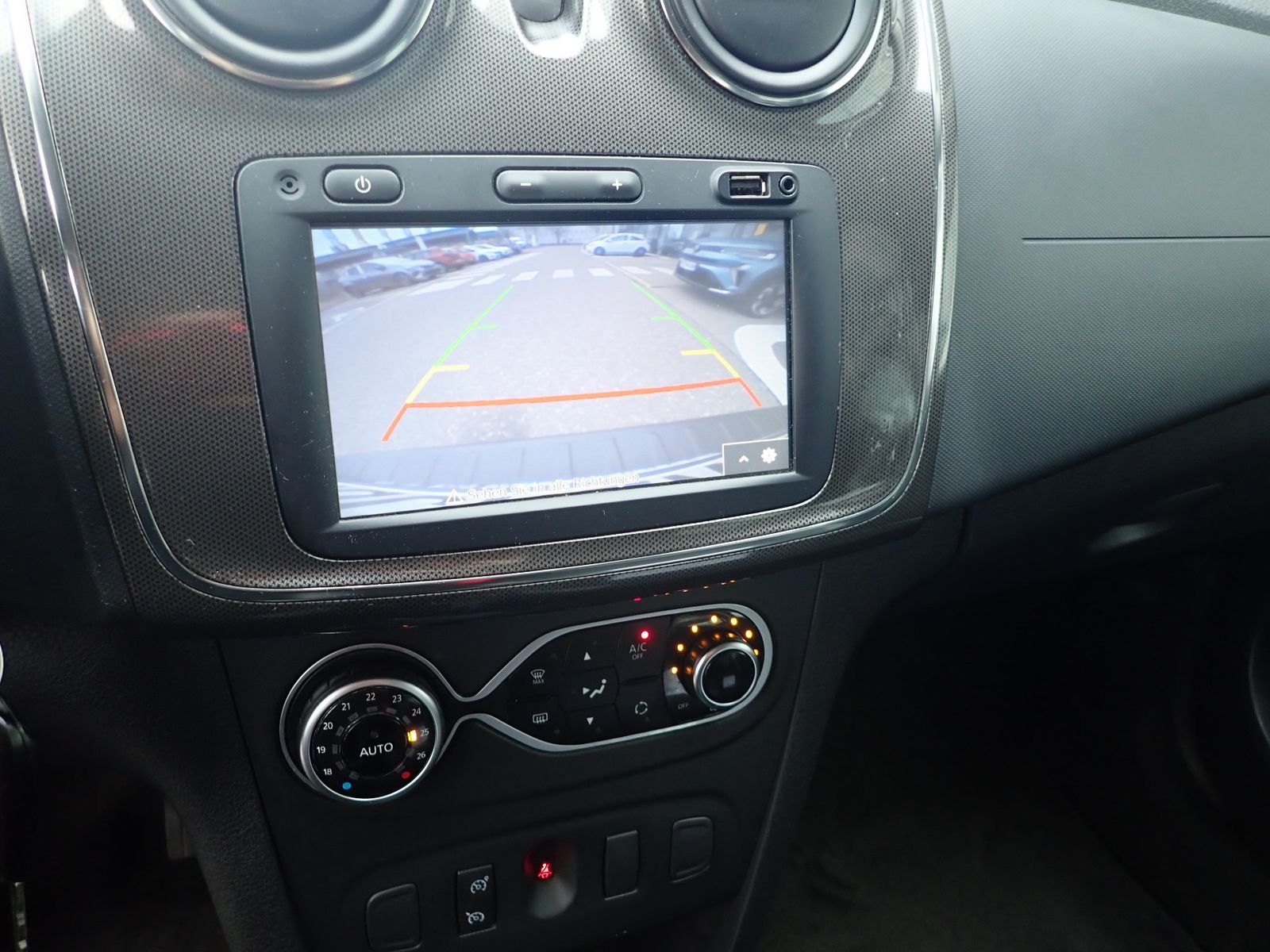 Fahrzeugabbildung Dacia Logan MCV II Kombi Stepway TCe 90 / NAVI