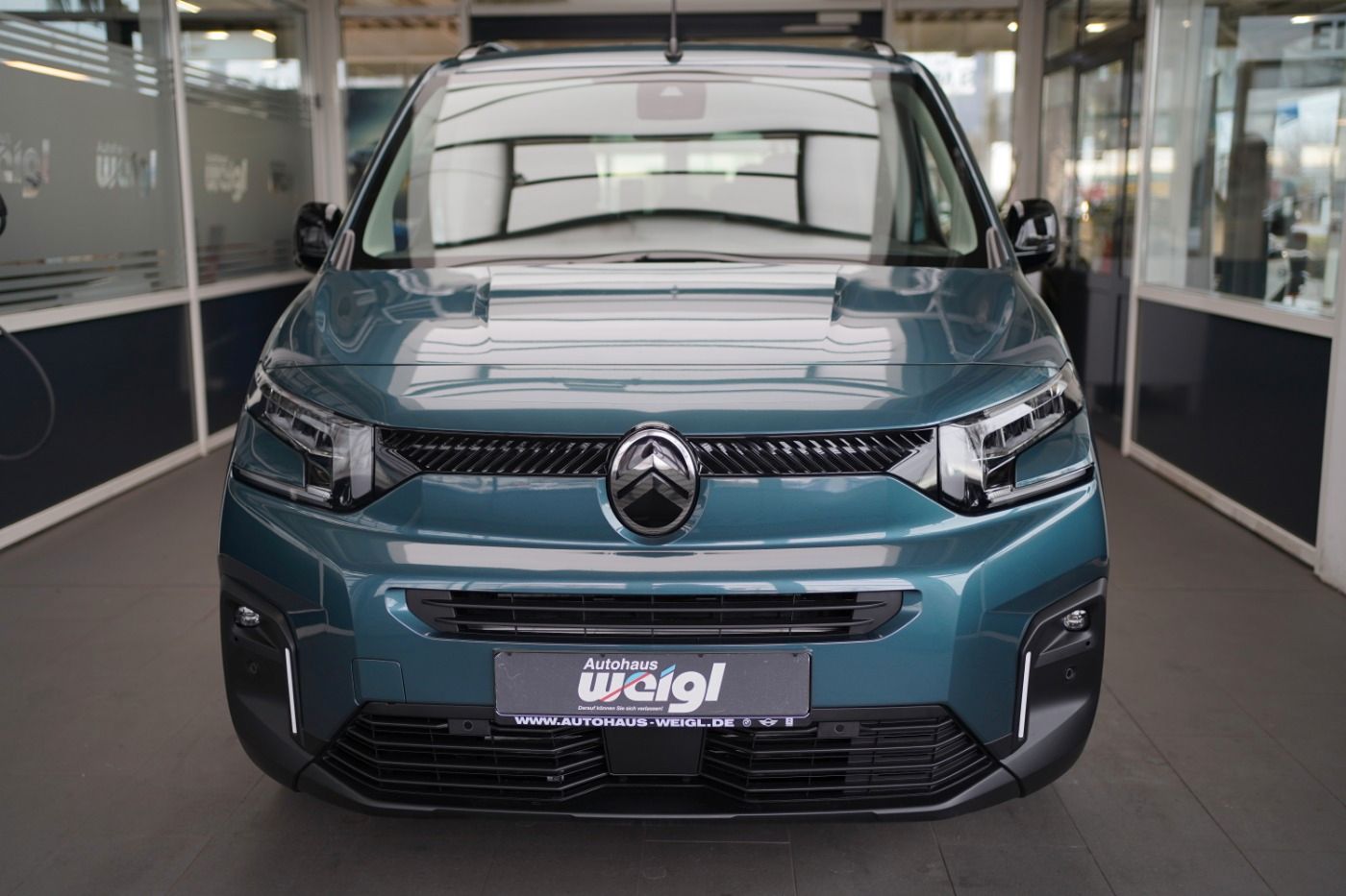 Fahrzeugabbildung Citroën Berlingo XL BlueHDi 130 EAT8 Max 7 Sitzer