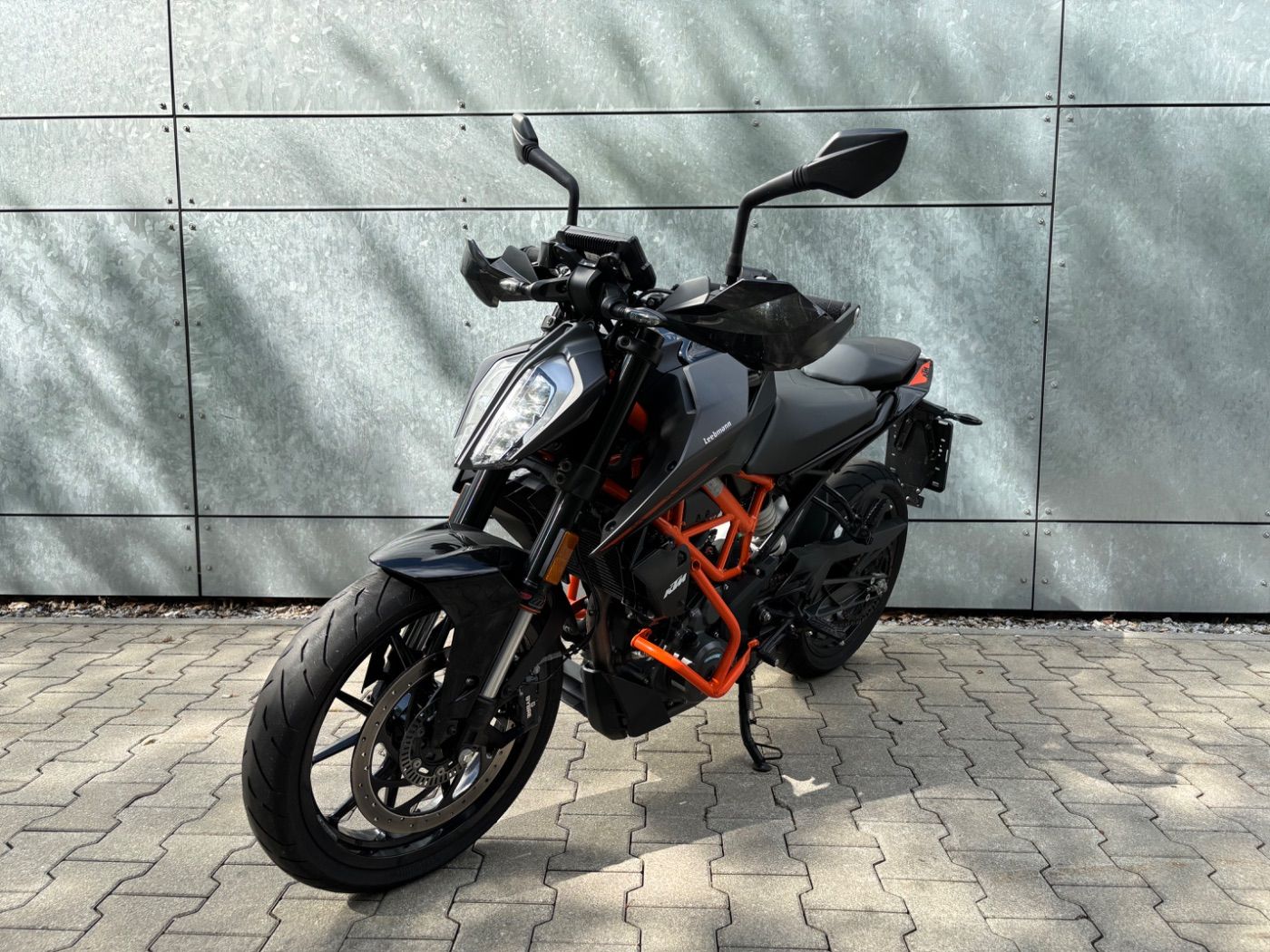 Fahrzeugabbildung KTM 390 Duke mit Tieferlegung 45 mm