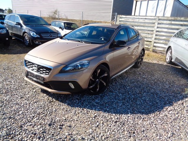 Volvo V40 Cross Country Momentum